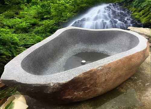 Grande vasque en pierre taillé pour vente par agent sourcing à Bali en export indonésie.