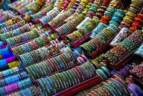 Bracelet divers et colorés en vente à l'export pour grossistes par agent sourcing à Bali en Indonésie.