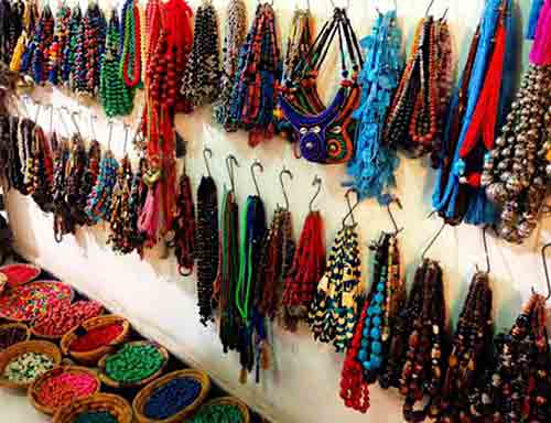 Bijoux indonésiens en vente à l'export pour grossistes par agent sourcing à Bali en Indonésie.