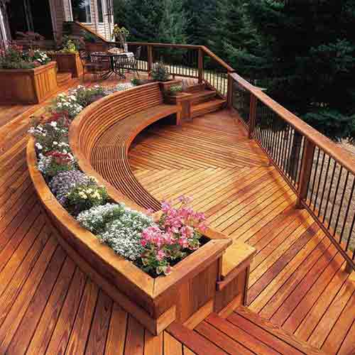 Terrasse deck en bois exotique en vente par agent export à Bali en sourcing Indonésie.