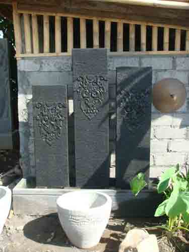 Fontaines monolithes pierres noires sculptées pour vente à l'export par agent sourcing à Bali Indonésie.