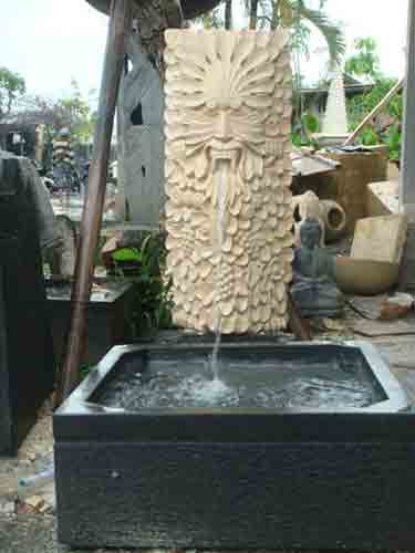 Vente fontaine sculptée en pierre blanche pour vente à l'export par agent sourcing à Bali Indonésie.