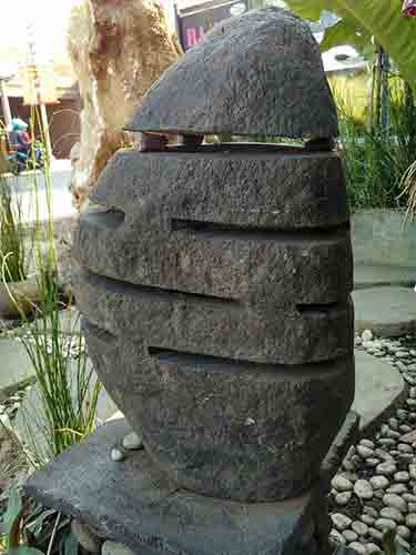 Lampe en pierre indonésienne pour vente à l'export par agent sourcing à Bali Indonésie.