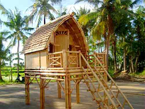 Maison en bambou sur pilotis en vente par agent export à Bali en sourcing en Indonésie.