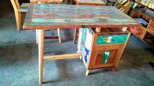 Table bureau en bois recyclé pour vente en sourcing par agent export Indonésie à Bali.