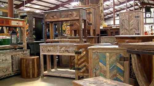 Vente de meubles divers en bois recyclé par agent sourcing à Bali export d'Indonésie.