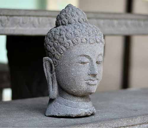 Tête de Bouddha sculptés pour vente par agent export à Bali sourcing indonésie.