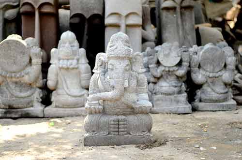 Statue éléphants assis pour vente par agent export à Bali sourcing indonésie.