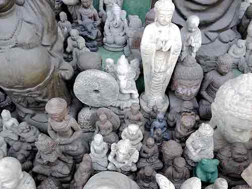 Grand choix de statues indonésiennes en pierres pour vente par agent export à Bali sourcing indonésie.