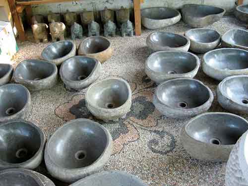 Vasques percées pour évier en pierre pour vente par agent sourcing à Bali en export indonésie.